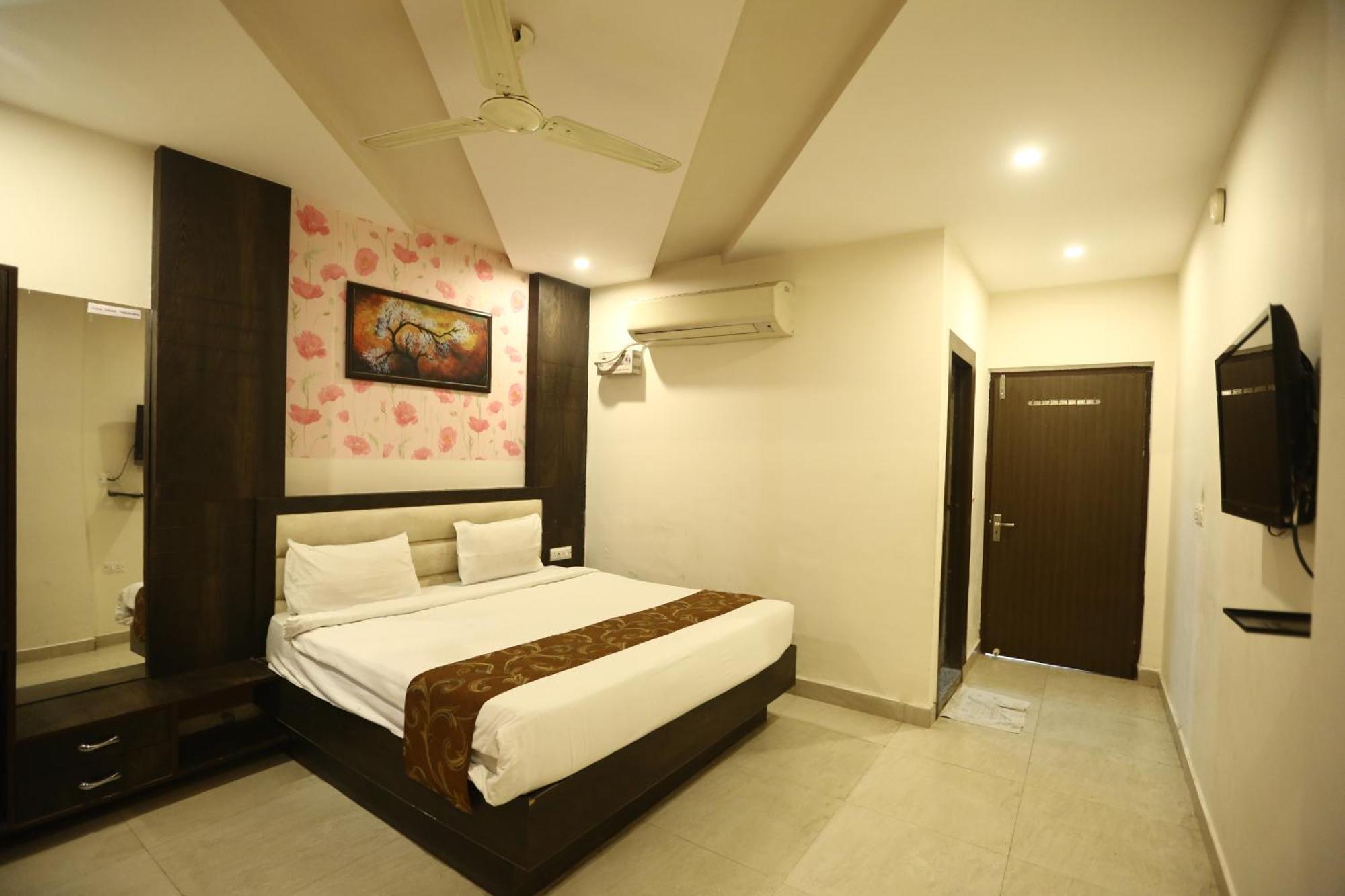 24 Hotel & Resort Agra  Exterior foto